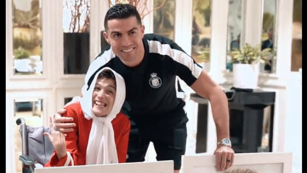 İranlı kadın ressama sarılan Ronaldo'ya kırbaç cezası şoku