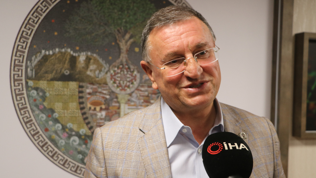 Hatayspor Onursal Başkanı Lütfü Savaş: Volkan hocamız depremin elçisi oldu