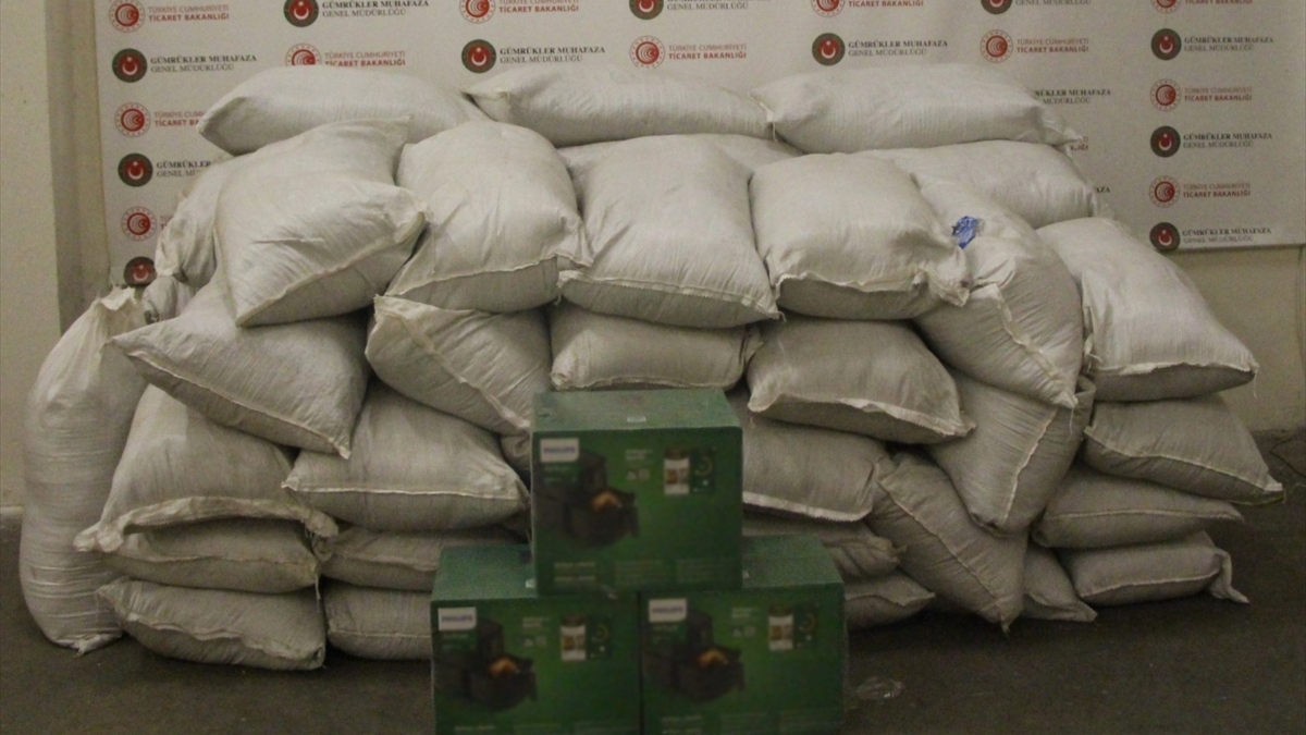 Kapıkule Gümrük Kapısı'nda 887 kilo kaçak 'damiana çayı' ele geçirildi