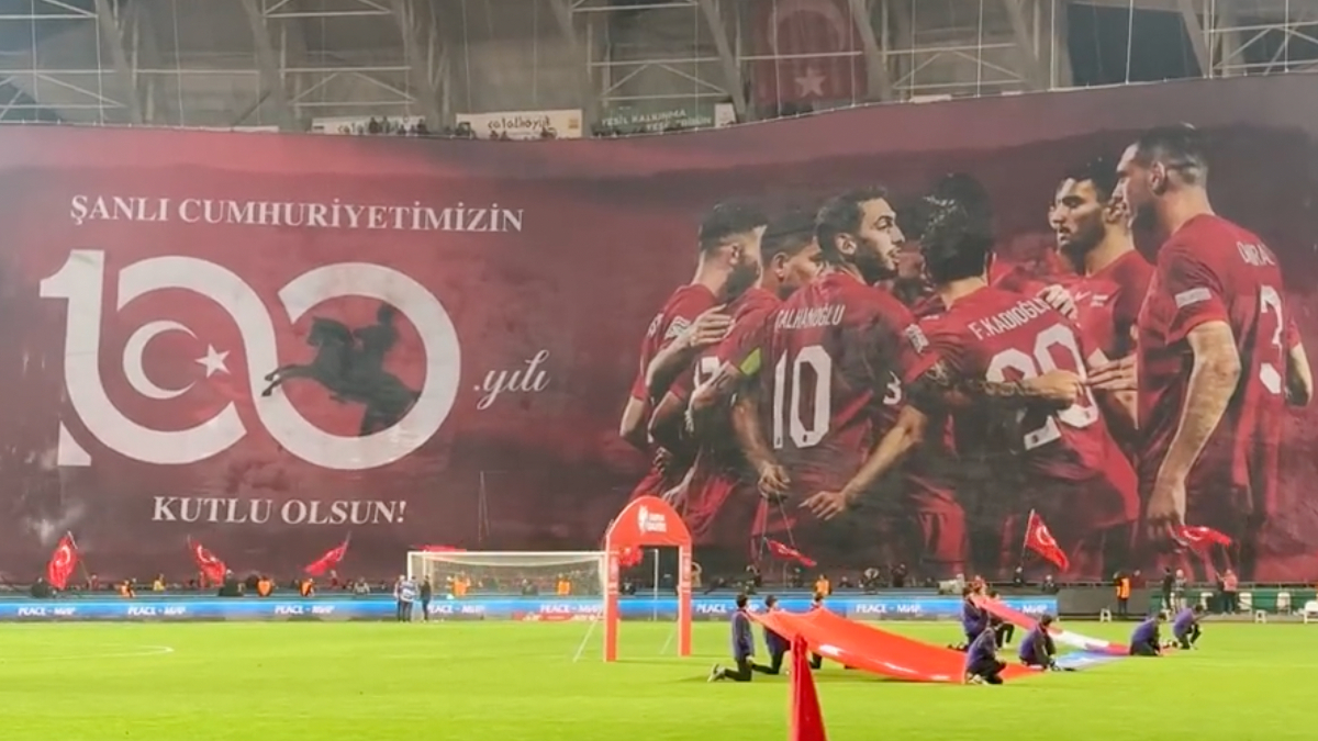 Konya'da Cumhuriyet'in 100. yılına özel koreografi!