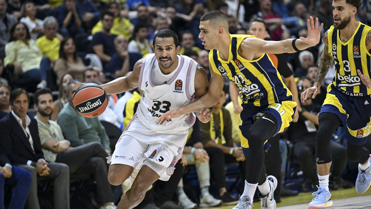 Fenerbahçe, 101 sayı attığı maçta Asvel'i yendi