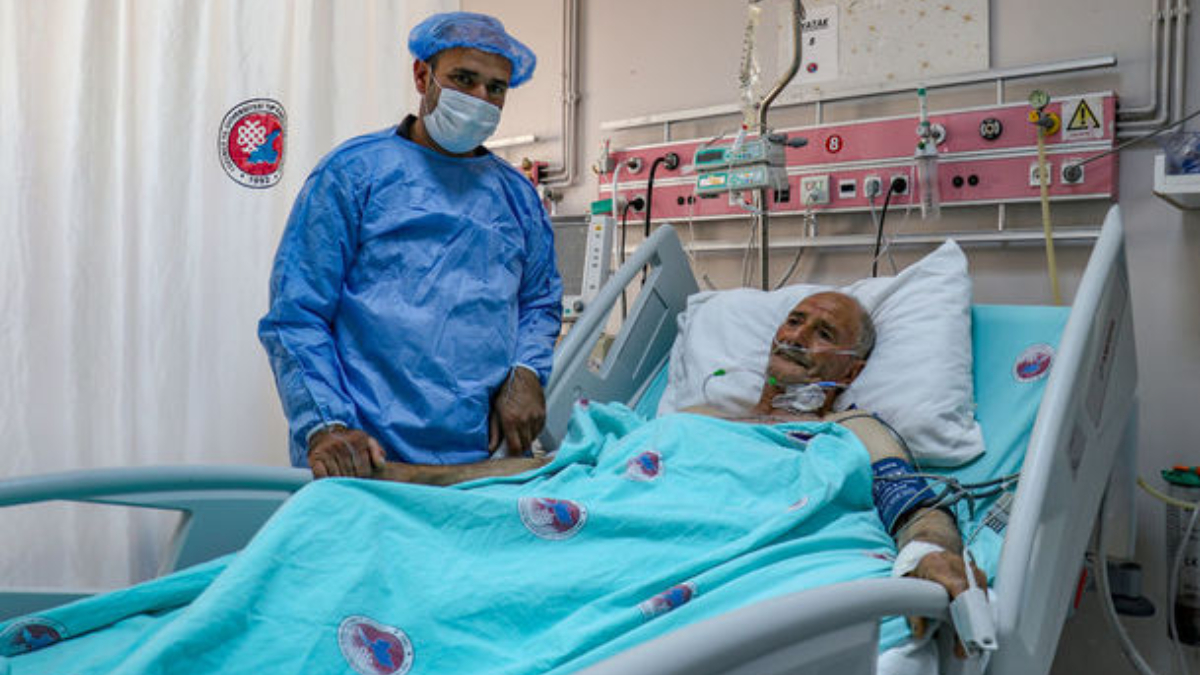 Van'da kalbi duran babasını, askerde öğrendiği ilk yardım sayesinde kurtardı