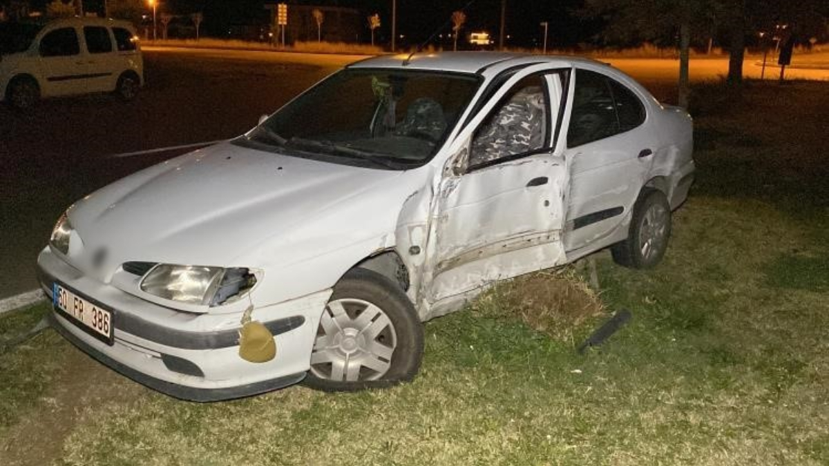 Aksaray'da 16 yaşındaki ehliyetsiz ve alkollü sürücü kaza yaptı
