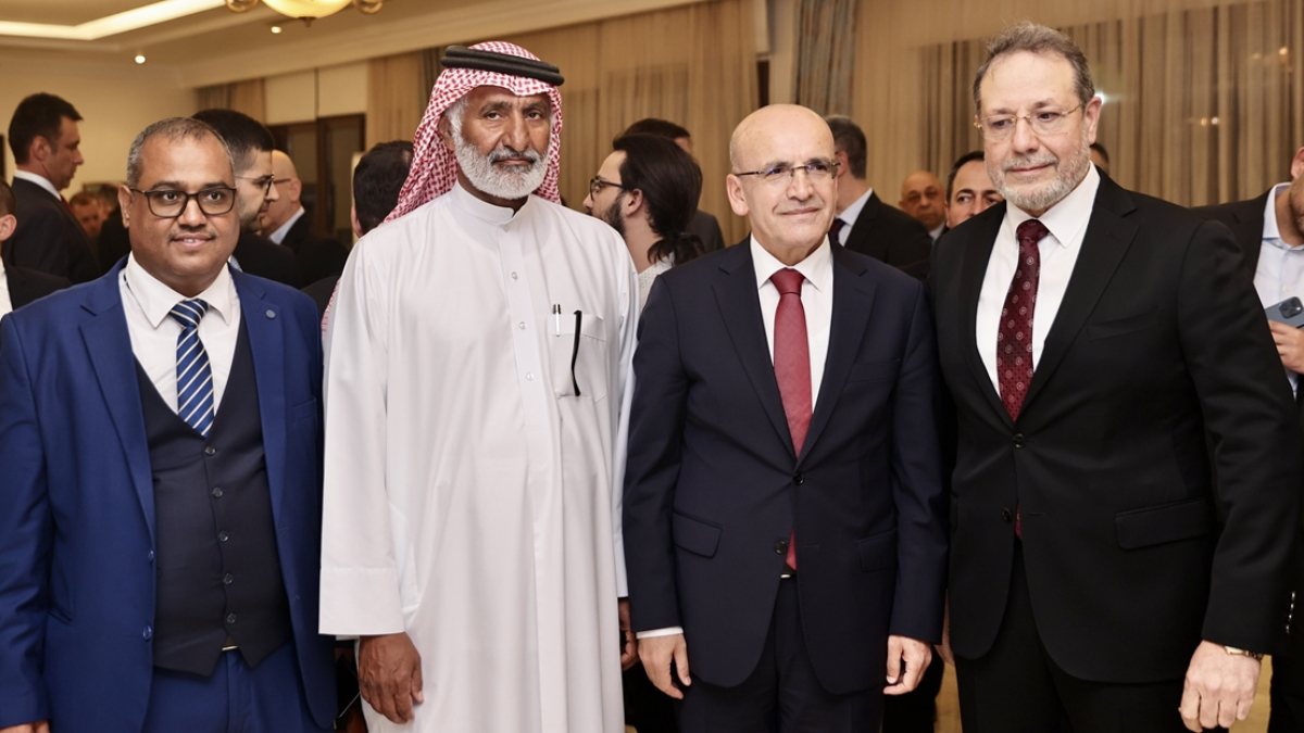 Mehmet Şimşek, Doha'da yatırım toplantısına katıldı