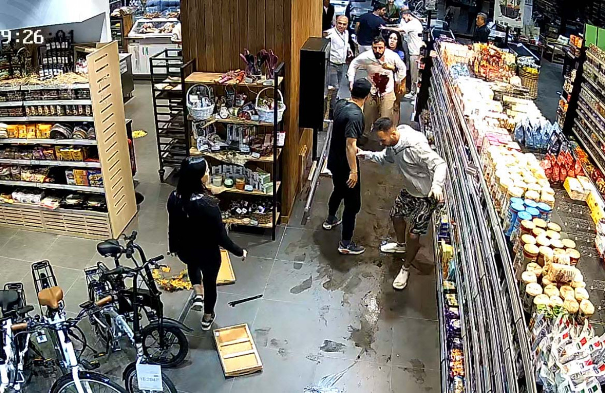 İzmir'de markette omuz atma kavgası: 1 kişi öldü 3 kardeş tutuklandı