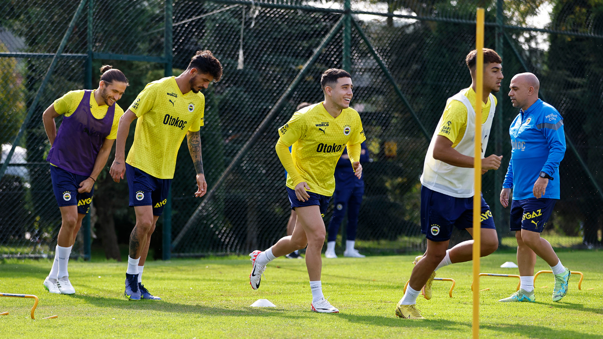 Fenerbahçe duyurdu! Tecrübeli futbolcu ameliyat oldu