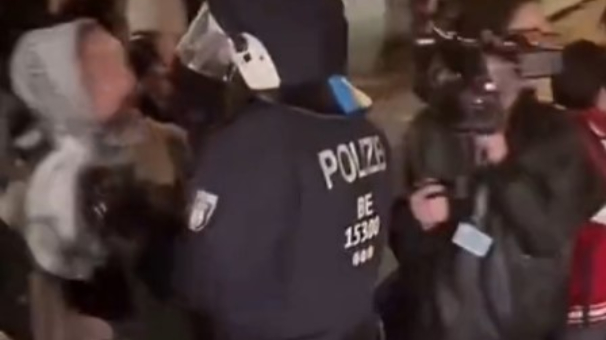 Alman polisinden Filistin'e destek veren göstericilere şiddet