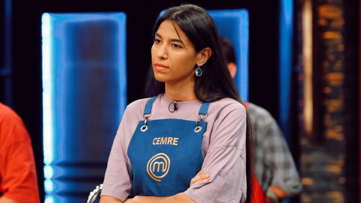 MasterChef'in şampiyon Cemre'si ayna karşısında fizik gösterdi! "Manken gibisin şefim"