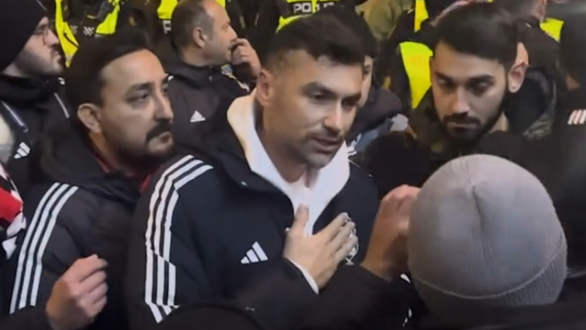 Beşiktaşlı taraftarlardan takıma tepki! Burak Yılmaz sakinleştirdi