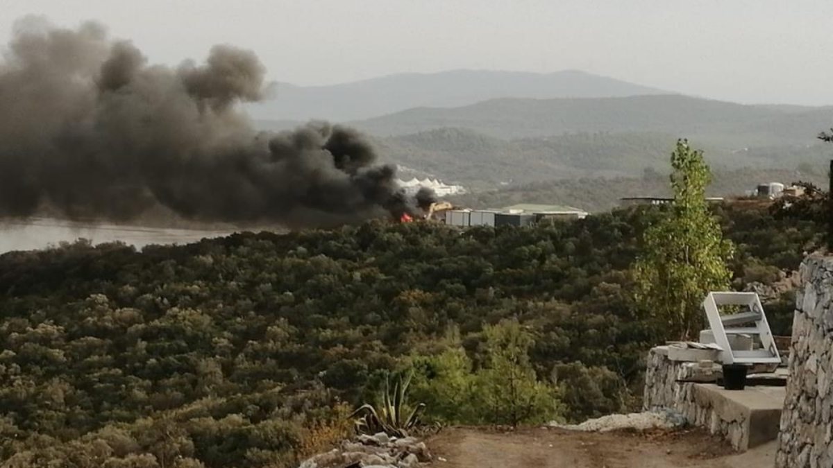 Muğla'da işçilerin kaldığı inşaat konteynerleri yandı