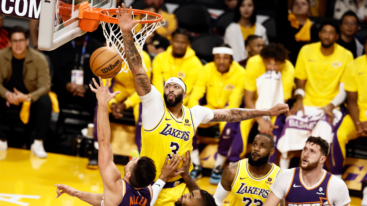 Los Angeles Lakers, Phoenix Suns’ı mağlup ederek ilk galibiyetini aldı