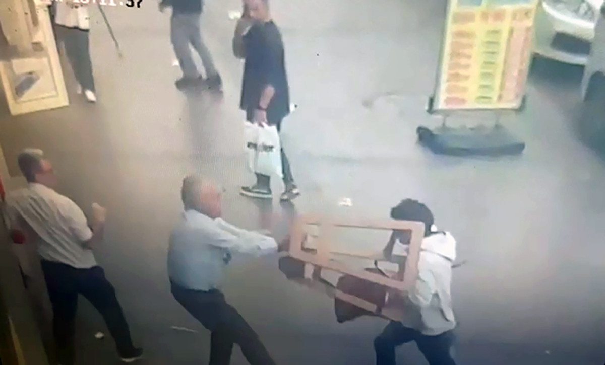 Adana'da restoranda dehşet! 'Yemeğinizde bebek kanı var' diye bağırıp çalışanlara saldırdı