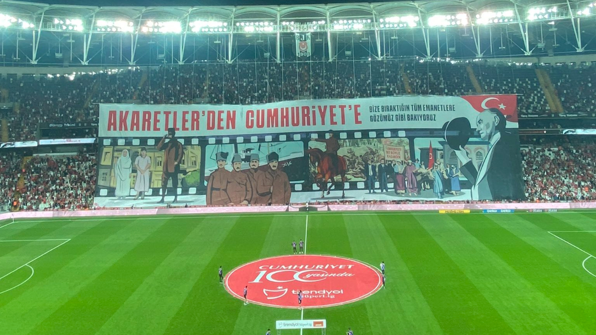 Beşiktaş'tan 29 Ekim Cumhuriyet Bayramı'na özel koreografi