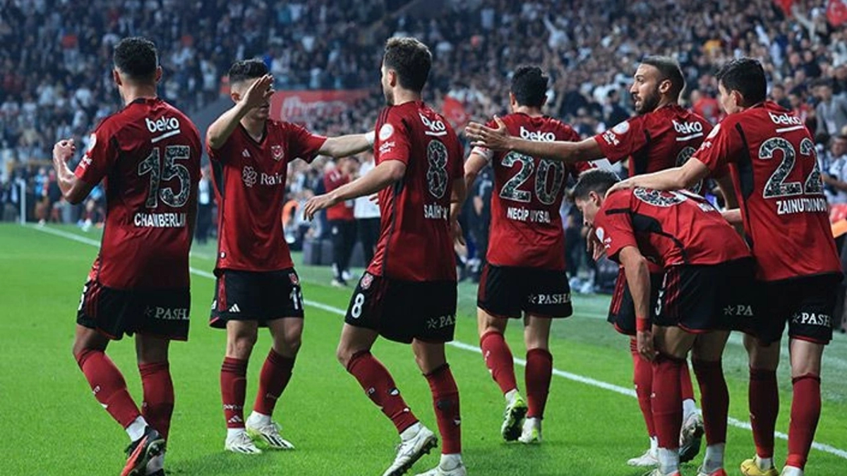 Galatasaray'dan bomba gibi transfer! Beşiktaş'ın eski yıldızı geliyor