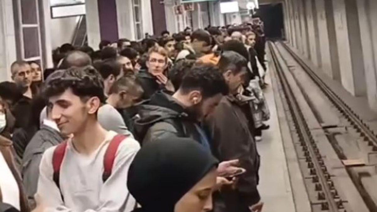 İstanbul'da Başakşehir-İkitelli Metrosu arızalandı