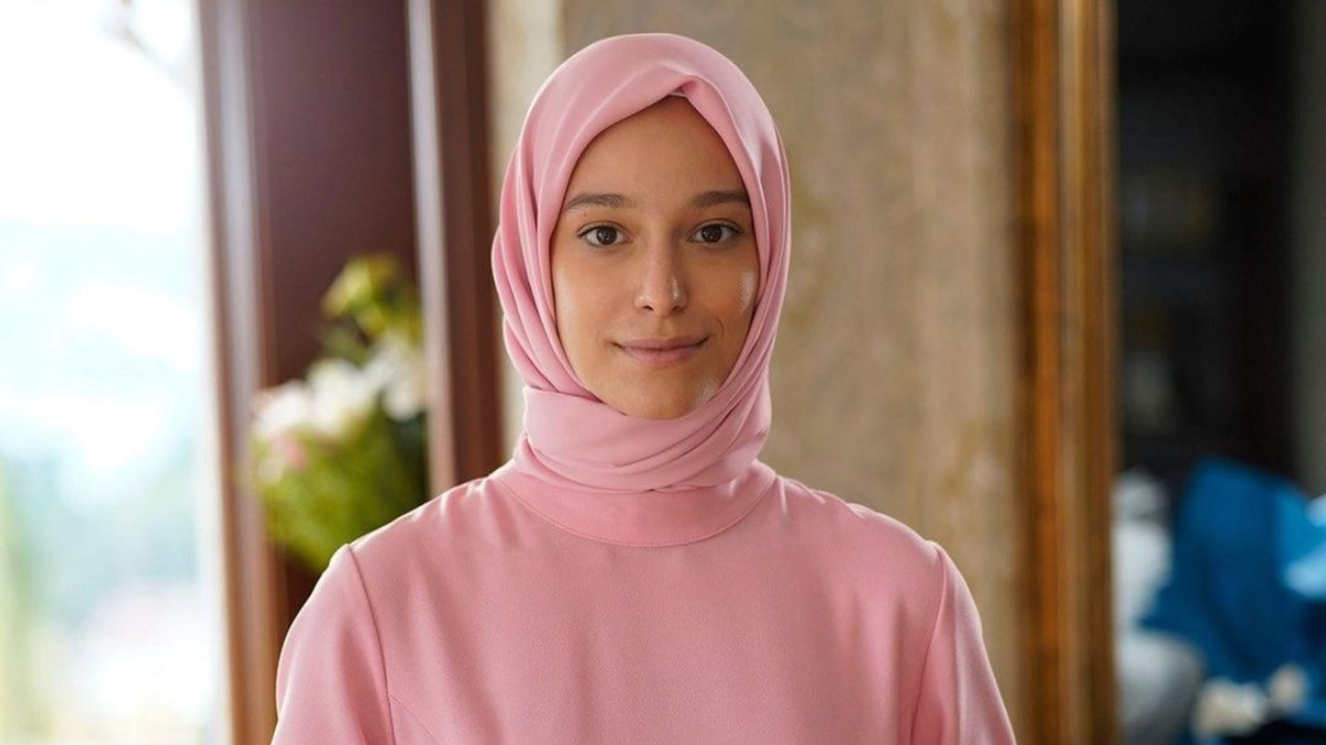Kızılcık Şerbeti'nin masum Mihri'si incecik beliyle mest etti! "Bu fizik şaka mı"
