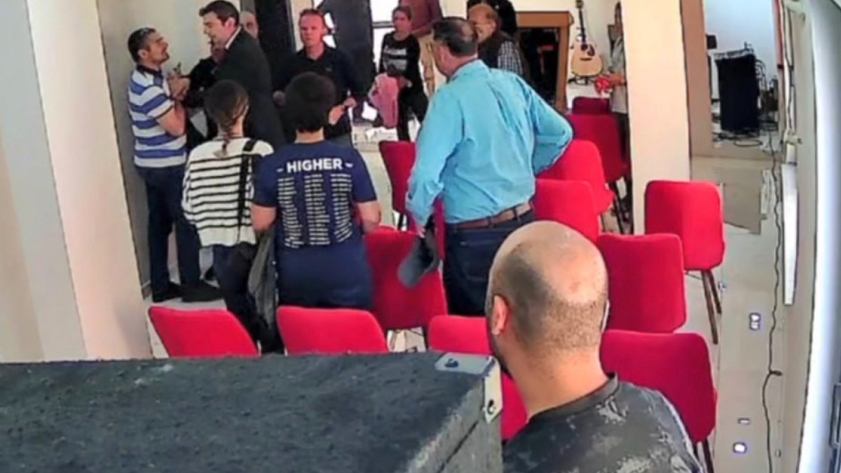 Eskişehir'de kilise pastörüne tokat attı: Sözleri şaşkına çevirdi.