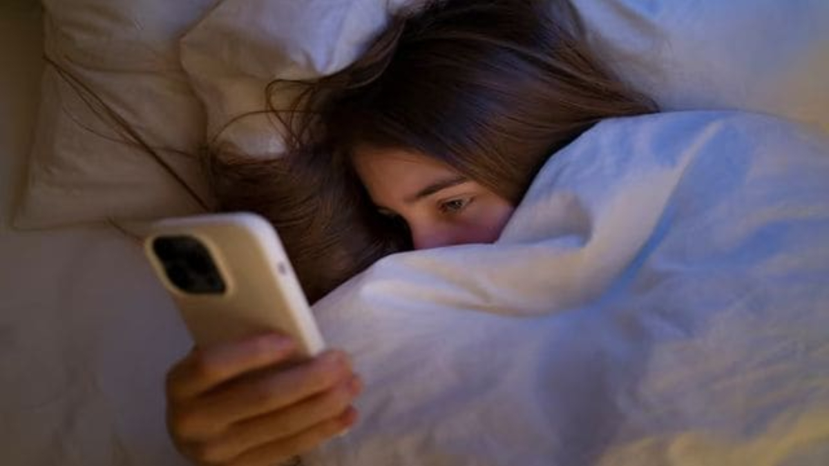 Akıllı telefonla uykunuzu kaçırabilir: İşte yatmadan önce yapmanız gerekenler