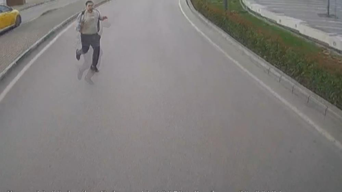Bursa'da taksicilerden kaçan çocuk ölümden döndü