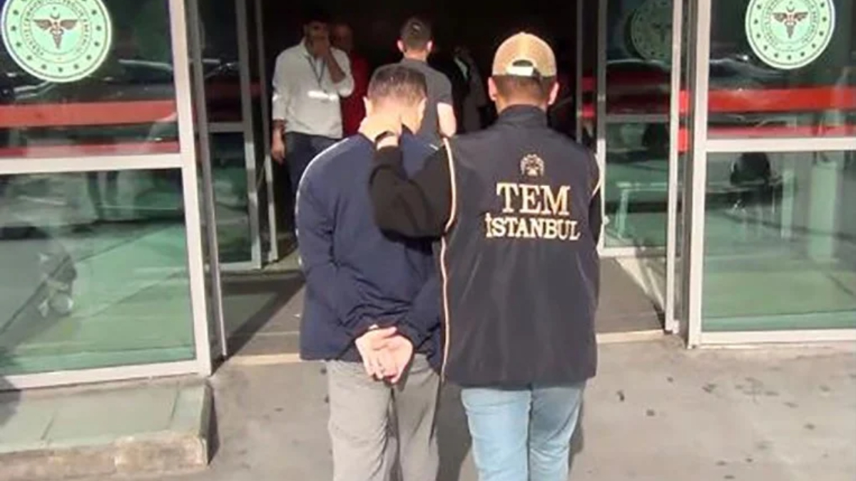 İstanbul'da yıllardır aranan FETÖ'nün askeri mahrem imamı yakalandı