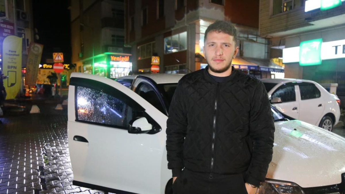 Artvin'de otomobil içerisinde dalgaların arasında kalan genç, korku dolu o anları anlattı