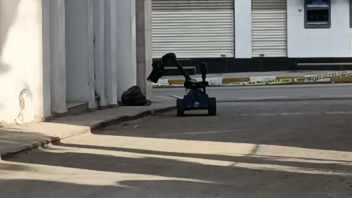 Hatay'da şüpheli çanta bomba imha robotu ile patlatıldı