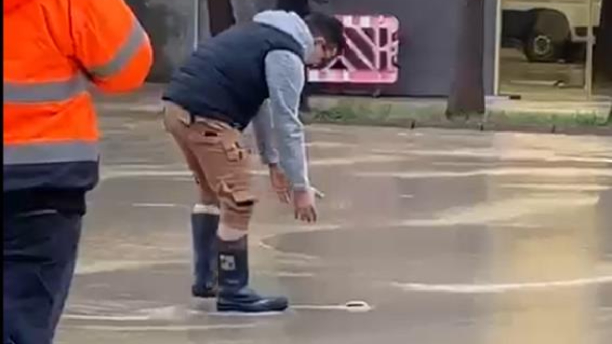 Yalova’yı yağmur vurdu! Biriken suda balık tuttular