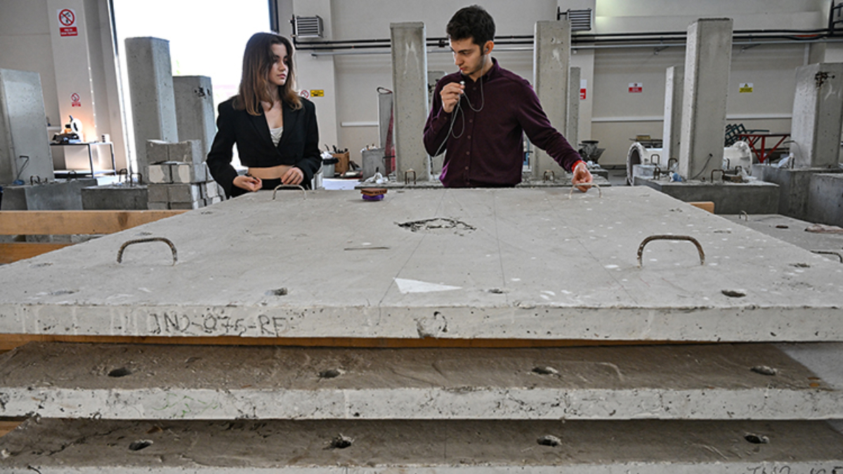 Malatyalı depremzede gençler, avuç içine sığan enkaz dinleme cihazı geliştirdi