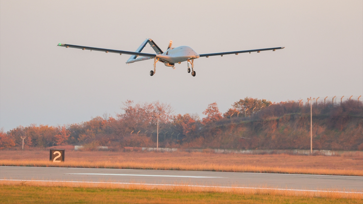 Bayraktar TB3 SİHA'dan 32 saatlik başarılı uçuş