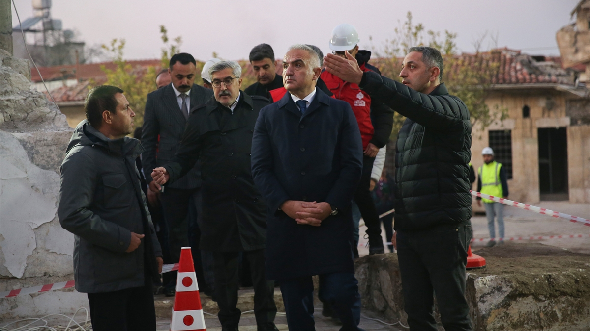 658dcbf8d043c375 - Mehmet Nuri Ersoy, Hatay'da tarihi yapılarla ilgili çalışmaları inceledi