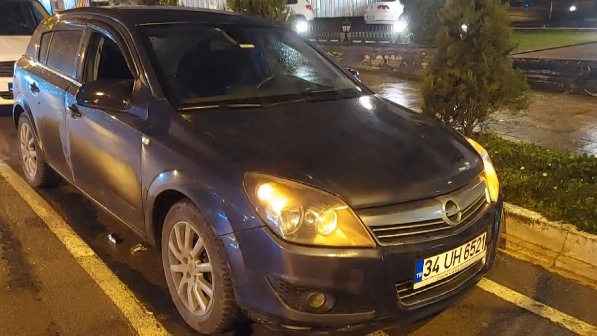 İstanbul'da trafiği tehlikeye soktu! Bagajından ruhsatsız tabanca çıktı
