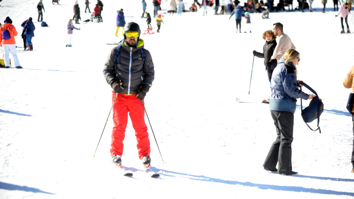 Uludağ'daki kayak yapmak isteyen turistlere uyarı: 'Korsan öğretmenlere dikkat'