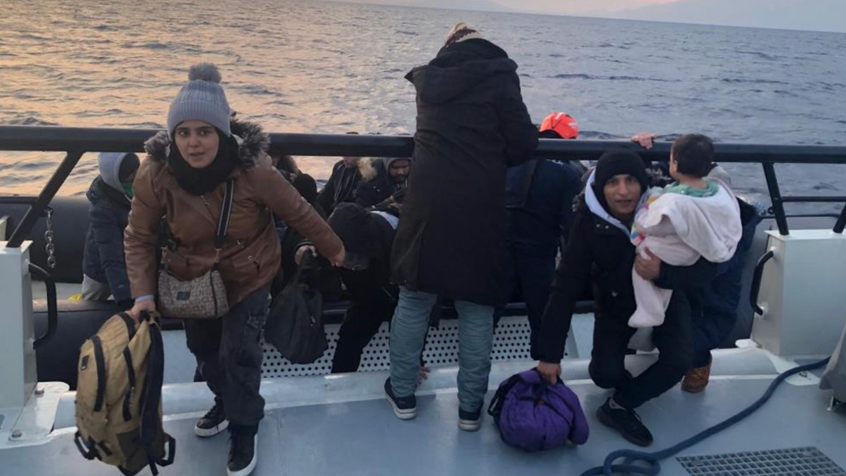 Muğla'da Yunanistan'ın ölüme terk ettiği 32 göçmen kurtarıldı