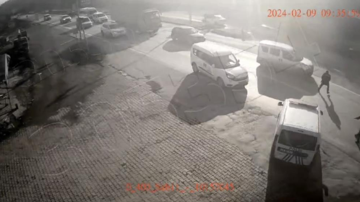Osmaniye'de kaçak göçmen taşıyan sürücü, aracı polisin üzerine sürdü