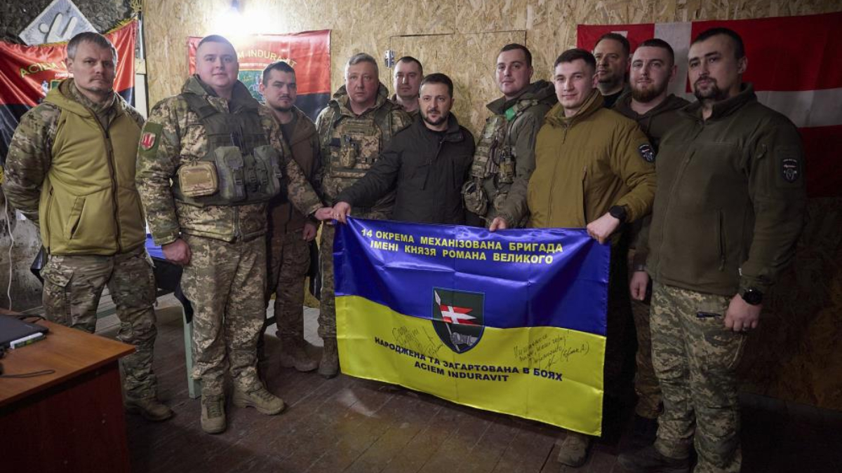 Ukrayna'da Zelenskiy'den, cephe hattındaki birliklere ziyaret