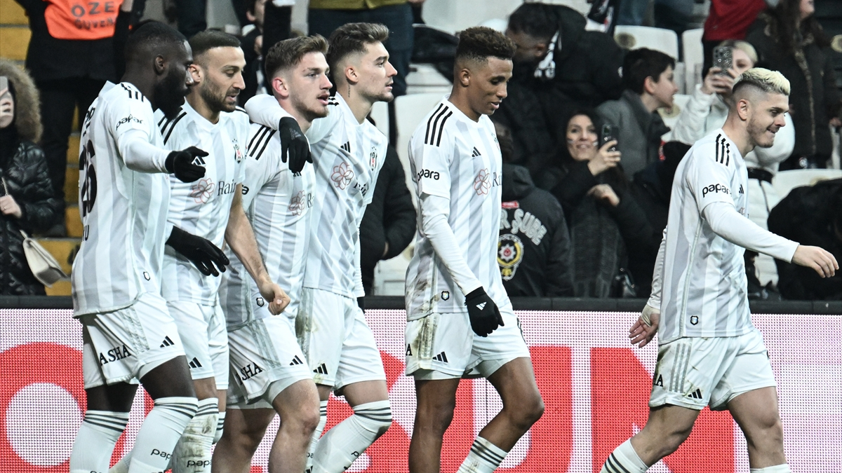 Beşiktaş, Konyaspor'u iki golle geçti