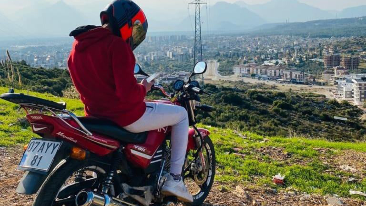 Antalya'da tartıştığı sürücüyü motosikletle takip ederken öldü