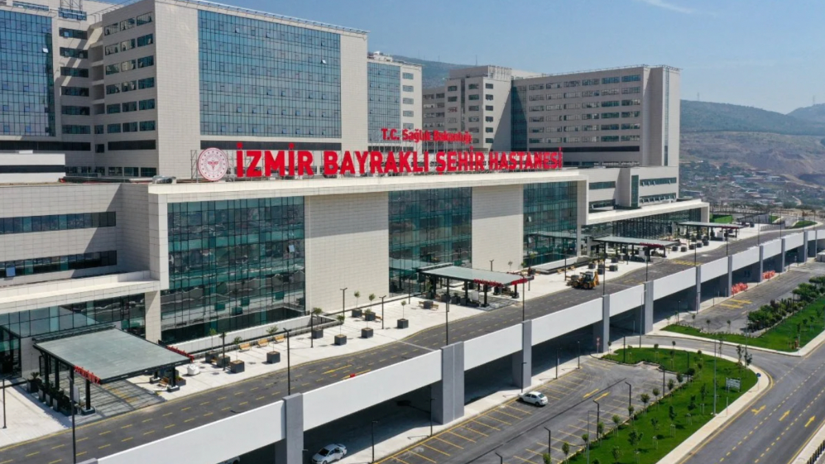 İzmir Şehir Hastanesi'nde ilk kemik iliği nakli yapıldı