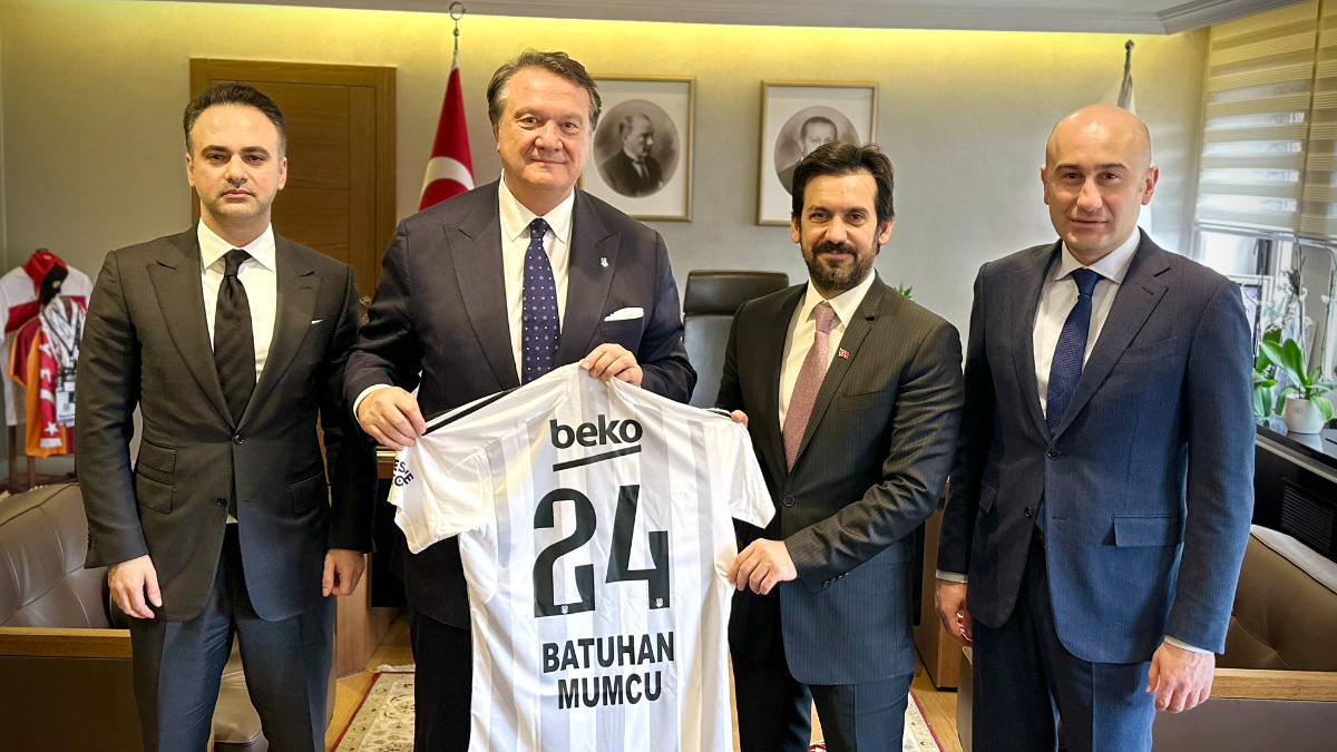 Beşiktaş Başkanı Hasan Arat'tan Batuhan Mumcu'ya ziyaret
