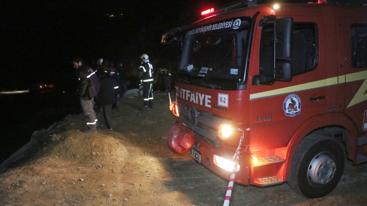 Denizli'de şarampole uçan minibüsteki anne ile oğlunu ölüm ayırdı