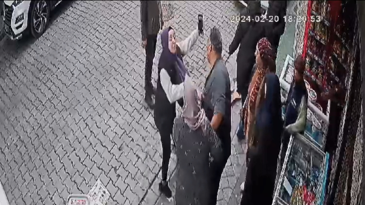 İstanbul'da park yeri kavgası: ortalığı karıştırıp kameraya el salladı