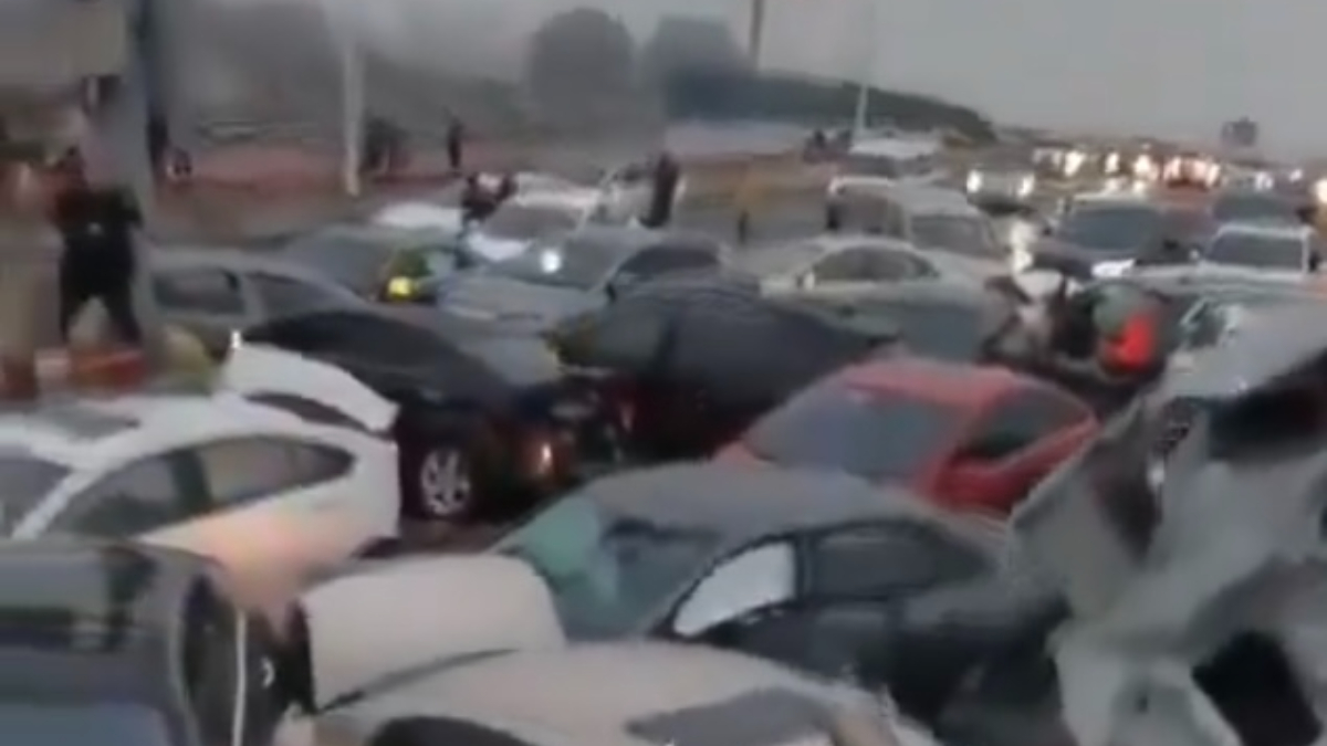 Çin’de zincirleme trafik kazası: 100’den fazla araç birbirine girdi
