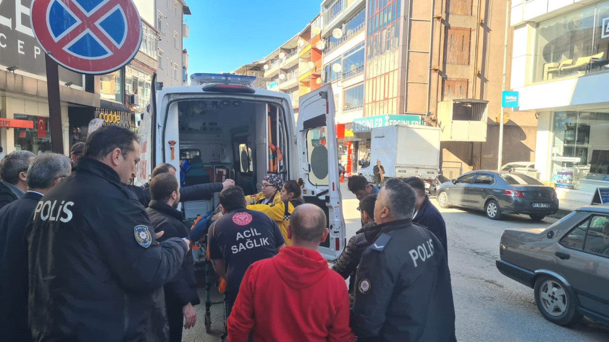 Zonguldak'ta tartıştığı husumetlisin sokak ortasında bıçakladı