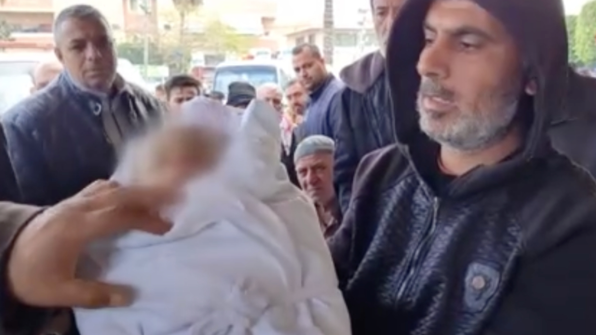 Gazze'de 8 yıl sonunda dünyaya gelen 3 aylık bebek saldırılarda hayatını kaybetti