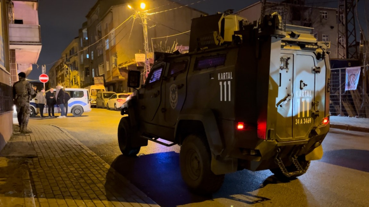 İstanbul'da kontrol noktasında polise ateş açtılar: Şahıslar gözaltına alındı