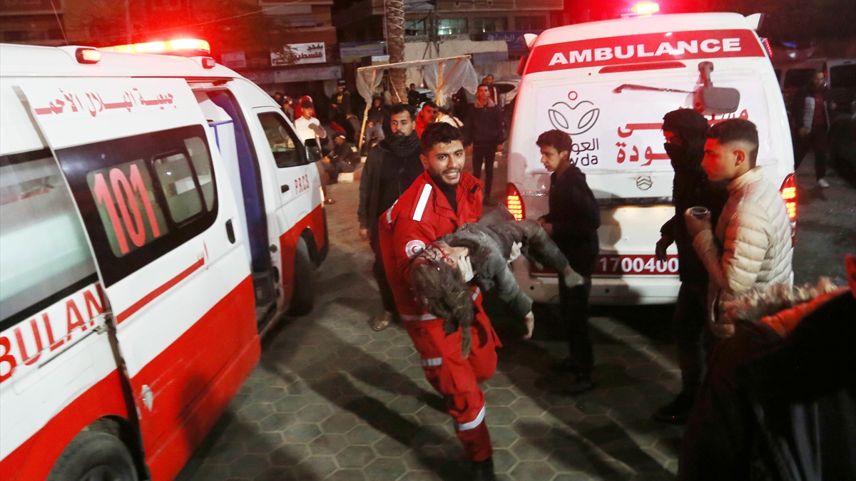 Gazze'ye gece boyunca bomba yağdı! Çocukların cansız bedeni enkaz altından çıkarıldı