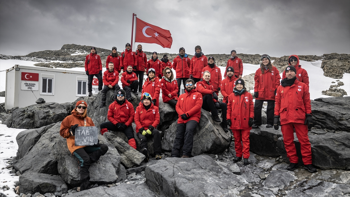 Türk bilim insanları, Antarktika'da dünyanın geleceği için 22 araştırma yaptı
