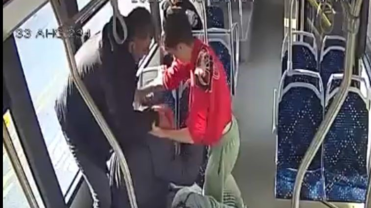 Mersin'de okul müdürü ve oğlunun yaşlı çifte saldırdığı görüntüler
