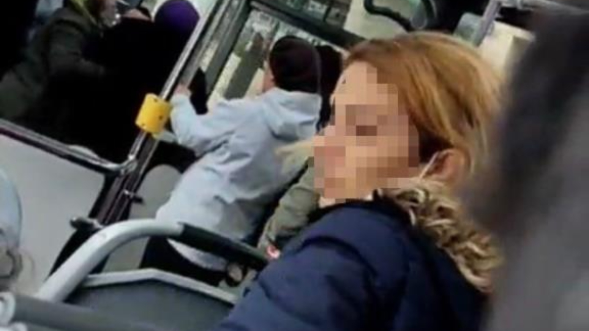 İstanbul'da otobüste akbil krizi! 'Çocuğuna neden basmadın'