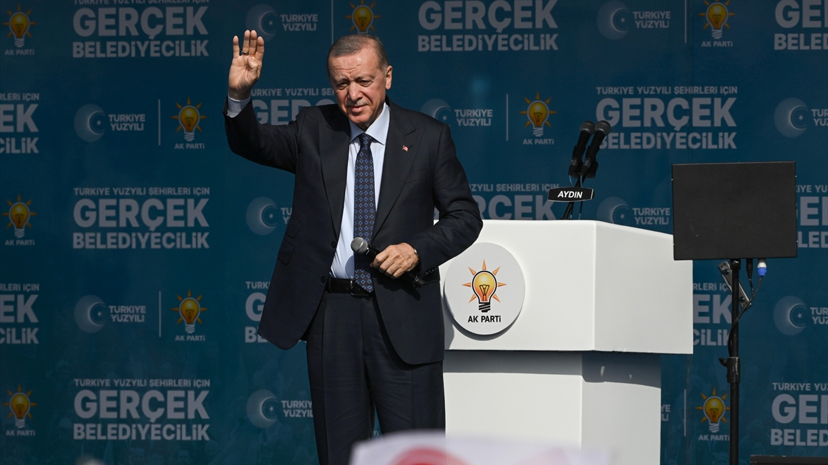 Cumhurbaşkanı Erdoğan'ı Aydın'da coşkulu kalabalık karşıladı